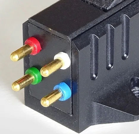 The connection pins on the solid aluminum plate are gold-plated and color-coded.